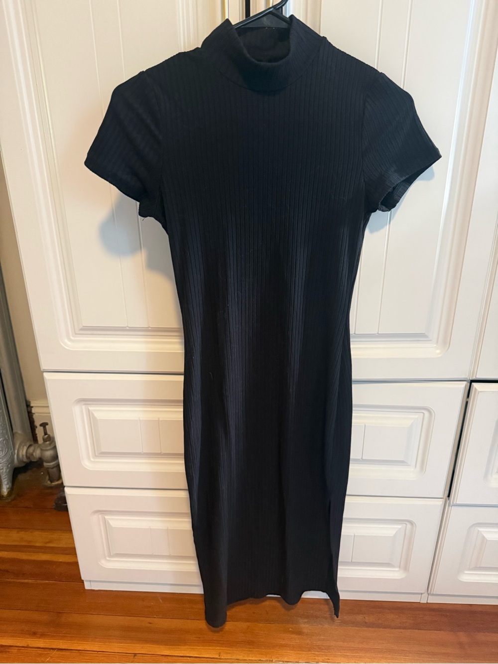 Heart Hips Maternity Black Ribbed Short-Sleeve Midi Dress with Mock Neck